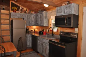 Lit'l Bit O' Heaven- Rocky Top Lodge - Image 5