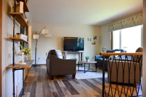 Cozy modern home 5 beds, 3 baths centrally located - Image 4