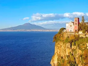 Newly refurbished centrally located 2 bedroom apartment near Sorrento - Image 5