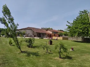 Charming House with Pool - Image 2
