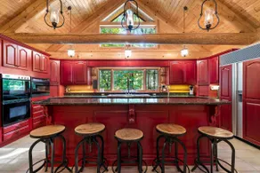 4k sqft Log Chalet, Chef’s Kitchen, no fees, pets! - Image 2