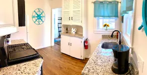 Charming 3 bedroom Cottage one block from Bay. - Image 5