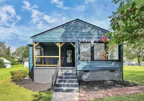 Blue Cottage | 2BR | Downtown + Workspace - Image 2