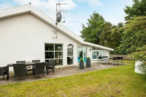 8 person holiday home in Ebeltoft-By Traum - Image 2