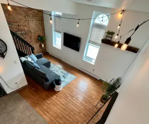 💫Historic 2-bedroom Loft in the ❤️ of Niagara - Image 5