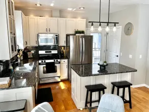 Cozy & Bright Townhome near O’hare -Self Check In- - Image 4