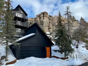 Peaceful Cabin 3 Decks, amazing view, EV Charger! - Image 2