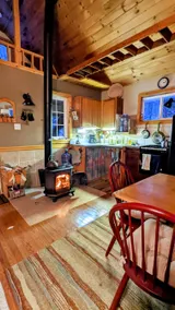 Dry cabin in woods, close to ski & village, pets - Image 3