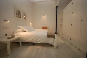 L4 Modern Spacious Loft Seville Center - Image 3