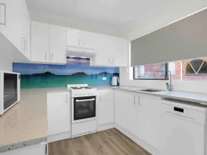 Port Stephens unit within metres to beach - Image 3