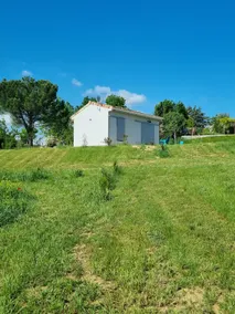 Quiet wooden house - Image 2
