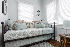 Trendy, Charming Bungalow in Knox-Henderson - Image 3