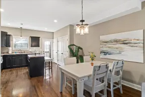 Downtown Luxury 2Bedroom Townhome - Image 4