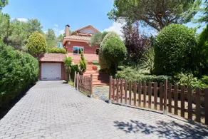 Begues: Begues Maison avec pool prés de  Barcelona et plages. Ideal Famille - Image 2