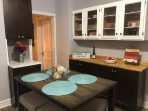 A Cozy, Convenient & Relaxing Oak Park Apartment - Image 5