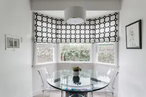 Modern Bungalow w Patio Walk to Shops Metro - Image 4