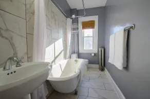 Artsy 2 bedroom apartment in the Armory District - Image 5