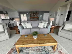 Jean’s Retreat: Ocean Views and Wildlife Wonders - Image 3