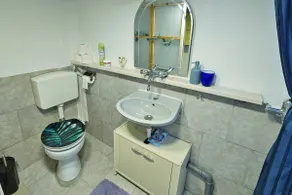 1 room apartment/basement with garden - Image 5
