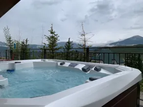 Couples retreat - low cleaning fee -private hottub - Image 5