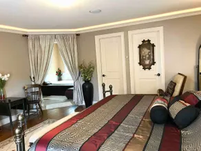 Private sanctuary in the city w/ patio & backyard - Image 4