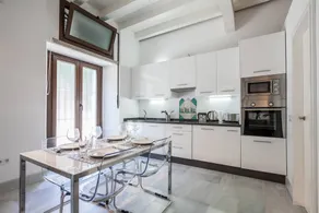 L4 Modern Spacious Loft Seville Center - Image 2