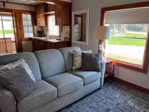 Charming Lakefront Cottage in Ashland, WI - Image 2