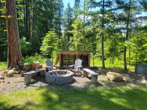 Cozy Cabin with hot tub, Sauna& outdoor kitchen! - Image 4