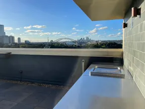 Sunny 1 Bedroom City Apartment with Rooftop Pool - Image 5