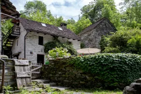 Your own hamlet: 2 rustic homes on the Verzasca - Image 3