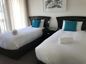 Port Campbell Parkview Luxury 2 Bedroom Apartment - Image 4