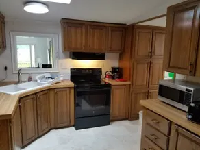 MONTAGUE!! FLOWER CREEK GUEST HOUSE <1 MI TO LAKE MICHIGAN! & FLOWER CREEK DUNES - Image 4