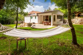 Relaxing Vintage Villa Hidden From The View - Image 2
