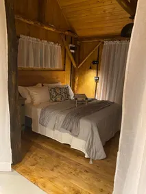 Cabin with hot tub, lake with waterfall - Image 2