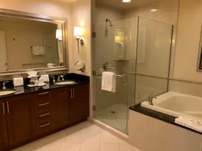 MGM Signature Penthouse suite $43 with Balcony - Image 3