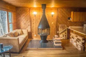 Peaceful Cabin Nestled on Robinson Creek - Image 2