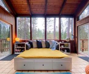 Grass Valley Treehouse Retreat near the Yuba River - Image 4