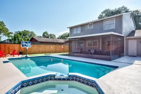 Hot Tub, Pool, Game Room & Mini Golf + 2 King Beds, Fun For the Whole Family! - Image 2