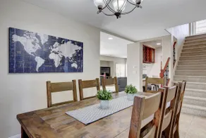 15 mins to Airport & Strip, Pool/HotTub, Fast WIFi - Image 4