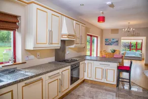 Spacious 5BR Home for Large Groups Near Killarney - Image 5