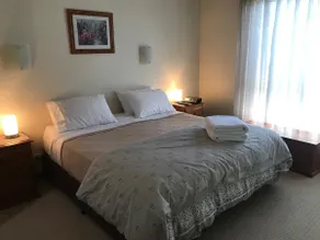 Spacious 4 Bedroom Home with Pool - Image 5