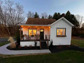 Entire home-private yard & firepit-LancasterCounty - Image 2