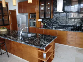 A penthouse with a panoramic pool overlooking the bay - Image 2