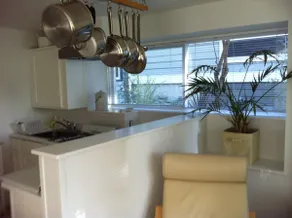Walk to the U W: Private, Quiet, Garden Apartment - Image 5