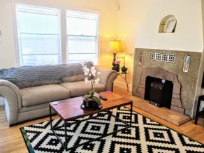 Creekside Unit in Vibrant Dimond District - Image 5