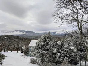 Big Views, Hot Tub, Dog Friendly, 5min to BR - Image 4