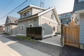 2-bedroom, 2-full-bath cottage in Vancouver - Image 2