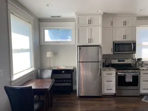 Quiet loft on private drive in Historic Folsom - Image 3