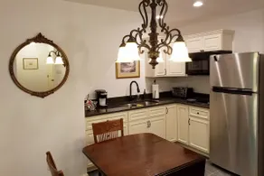 Carriage House at Bracken in Downtown Location - Image 3