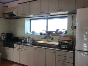 Entire house with parking for 3 cars. How about using it as a base camp for your trip to Minami-Kyushu? - Image 3